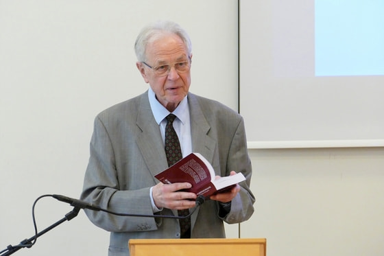 Univ.-Prof. em. DDr. Walter Raberger.