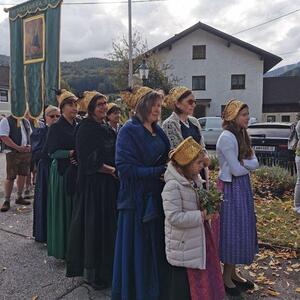 Auch die Goldhauben dürfen bei diesem Fest nicht fehlen.