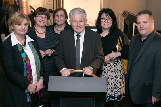 Mag.a  Christa Schrauf, Mag.a Dr.in Brigitte Kepplinger, , em.Univ.Prof.in Dr.in Irene Dyk-Ploss, LH Dr. Josef Pühringer, Gisela Gabauer, Projektleiter Mag. Reinhold Kräter