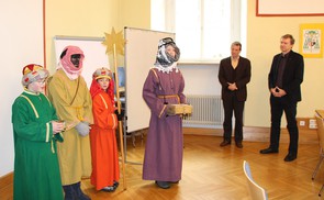 Die Sternsinger der Dompfarre auf Besuch im Bischofshof.