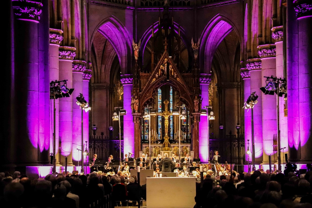 Mit einem vielfältigen Programm aus  Musik, Theater, Performance werden 100 Jahre Mariendom gefeiert