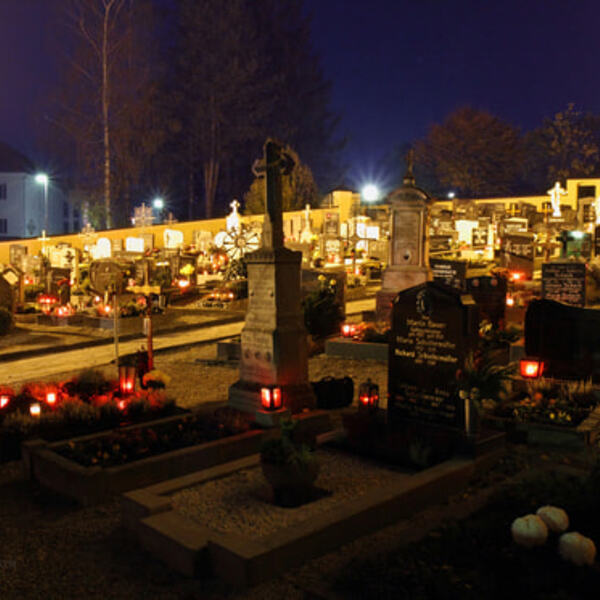 Pfarrfriedhof Buchkirchen / © Pfarrgemeinde Buchkirchen Pfarrfriedhof Buchkirchen